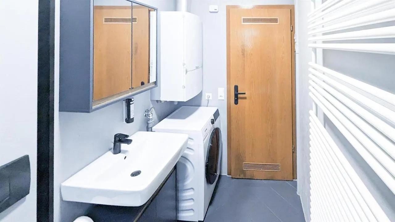 Alfa 4 Zimmer Apartment 8 Personen Netflix Inet Ebk Wm Trockner Stuttgart