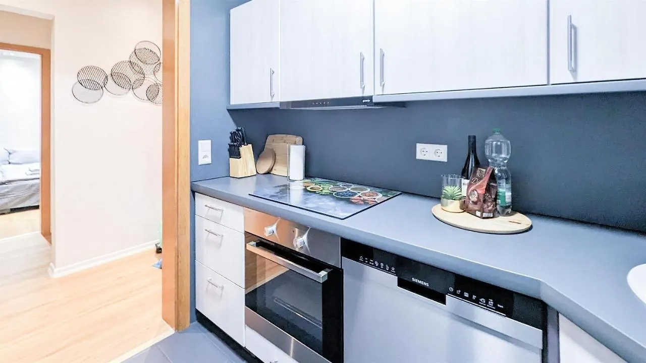 Alfa 4 Zimmer Apartment 8 Personen Netflix Inet Ebk Wm Trockner Stuttgart