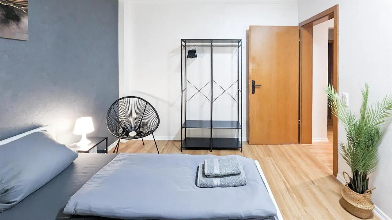 Alfa 4 Zimmer Apartment 8 Personen Netflix Inet Ebk Wm Trockner Stuttgart 0*,  Germany