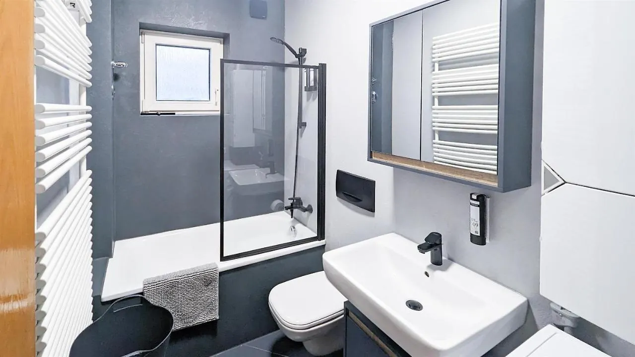 Alfa 4 Zimmer Apartment 8 Personen Netflix Inet Ebk Wm Trockner Stuttgart